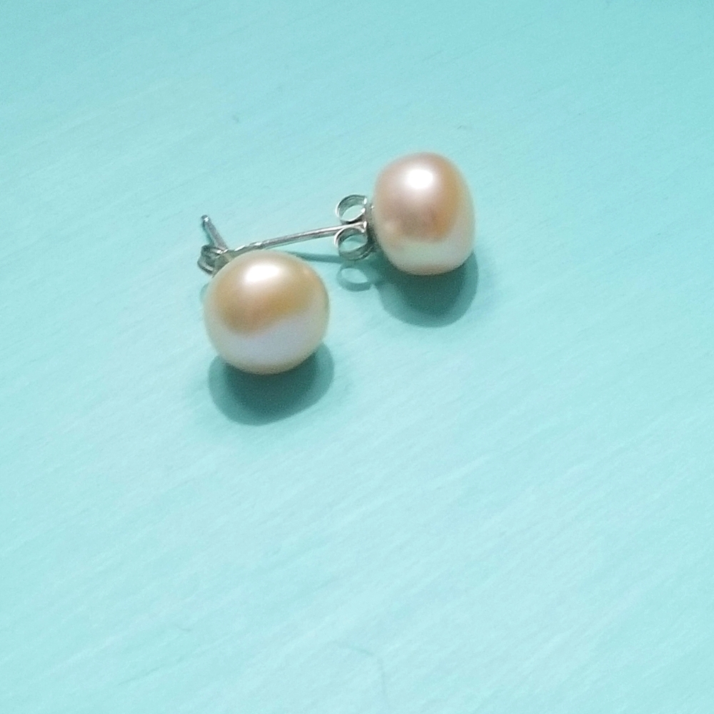 1 DAY SHIPPING - Pearl stud earrings
